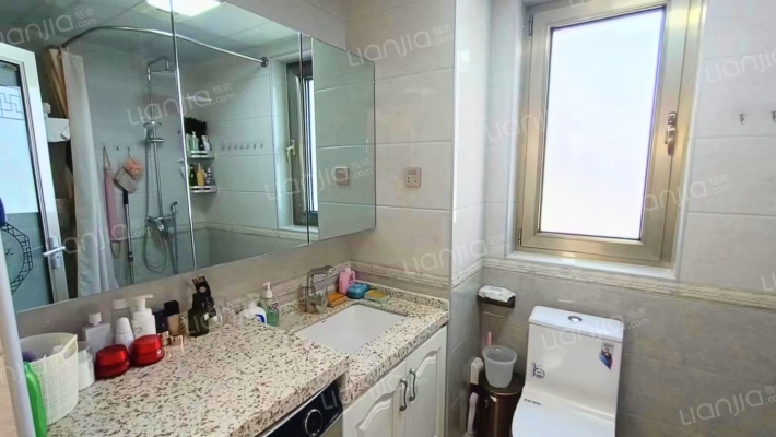 高铁新干线 3室2厅 南 北-卫生间