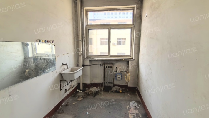 范阳主路 二康旁 停车方便 满五年 有露台-厨房