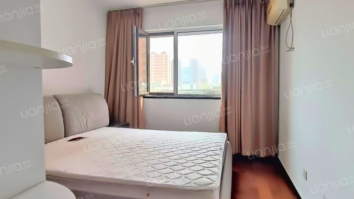 房子南北通透三居室，精装修。拎包入住，房本満二。-卧室A