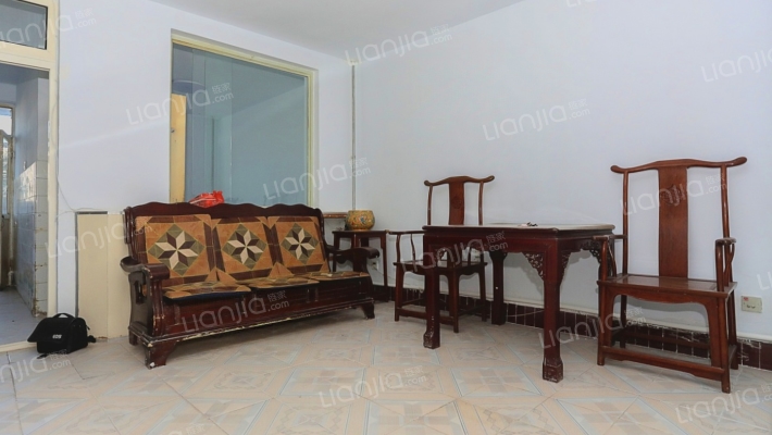 标准件家属楼二手房实景图