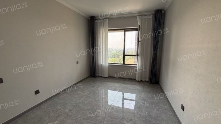 此房属于70年产权住宅，民水民电，-卧室A