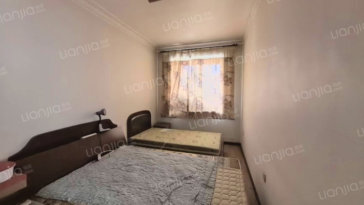 华阳路 别墅社区  停车方便 低楼层-卧室B