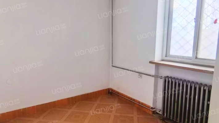 三处仅有的几栋联排小别墅，南北通透，随时入职。-卧室D