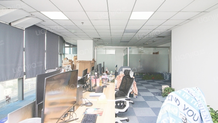 新华贸中心二手房实景图