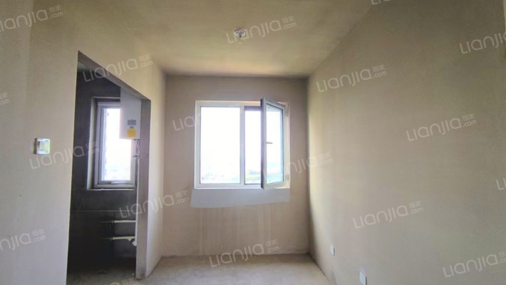 南北通透大四居  名厨明卫，房证满二，公交直达-餐厅