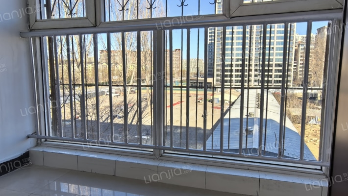 开发区商圈 集中供暖 南北通透三居双卫户型-阳台A