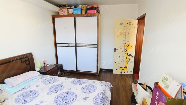 此房跃层复式、楼上楼下南北通透户型好、无遮挡采光好-卧室B