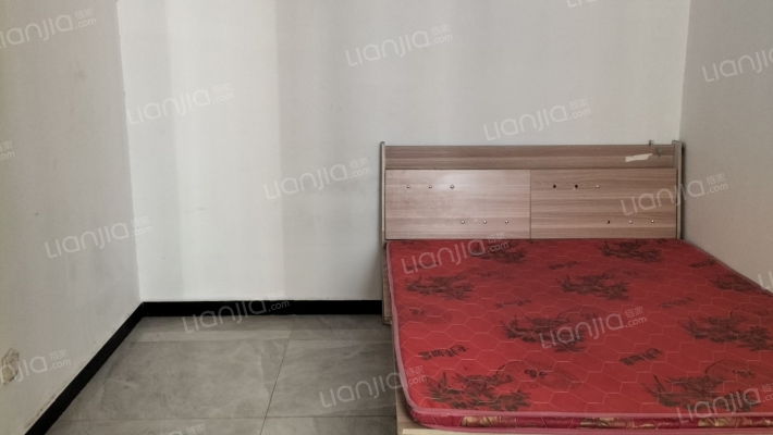 房子是水岸花城 目前优质的一套 业主诚意出售 中高层-卧室B