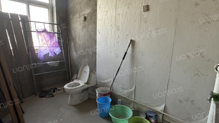 码头离高速近 联排别墅前后带小院 低总价 可议-卫生间A