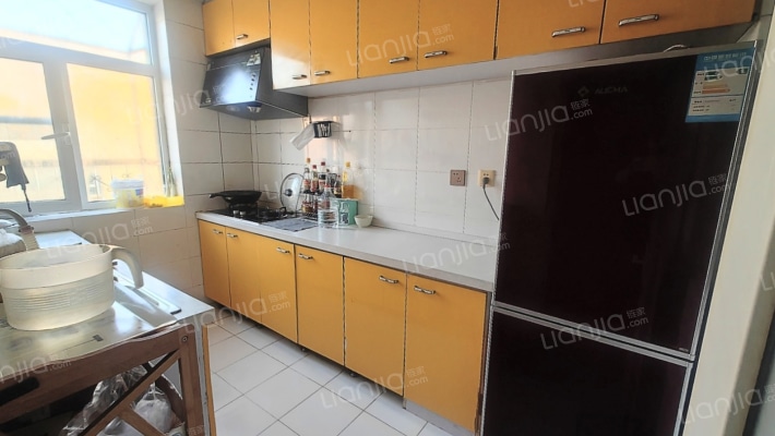 政法街南段位置好，公摊小，南北通透生活便利-厨房