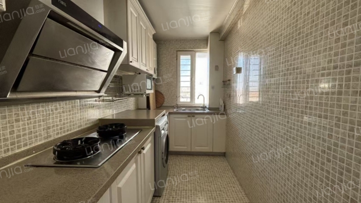 房子格局户型方正      采光全天-厨房