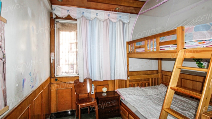房是二室一卫，无贷款，居住方便舒适、出行方便-卧室B