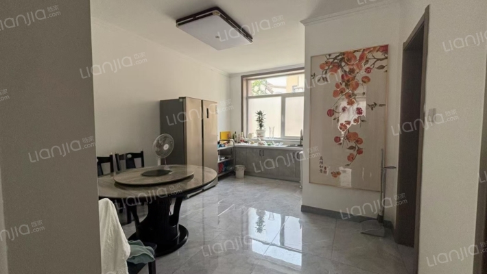 精装！联排带院，满五唯一 高尔夫别墅区 业主靠谱卖-餐厅