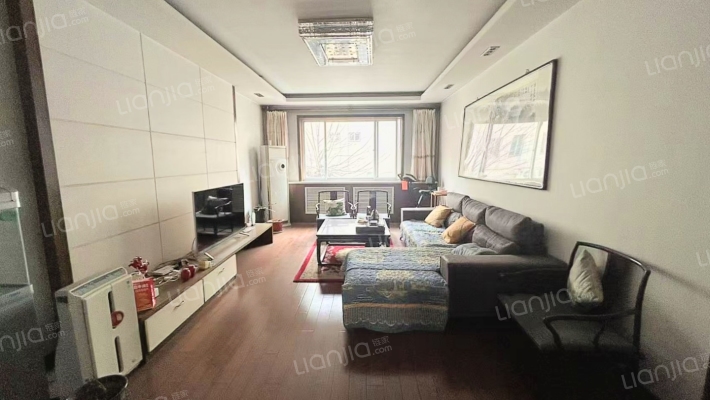 政法街青旅花园南北通透到三居 带独立车库-客厅