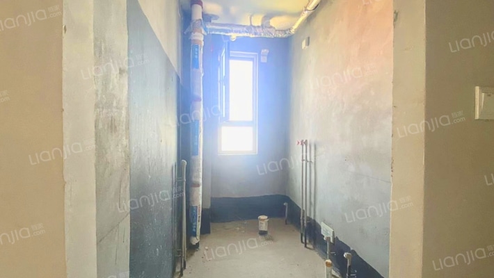 新社区 环境好 南向正规一居 楼层采光视野好-卫生间