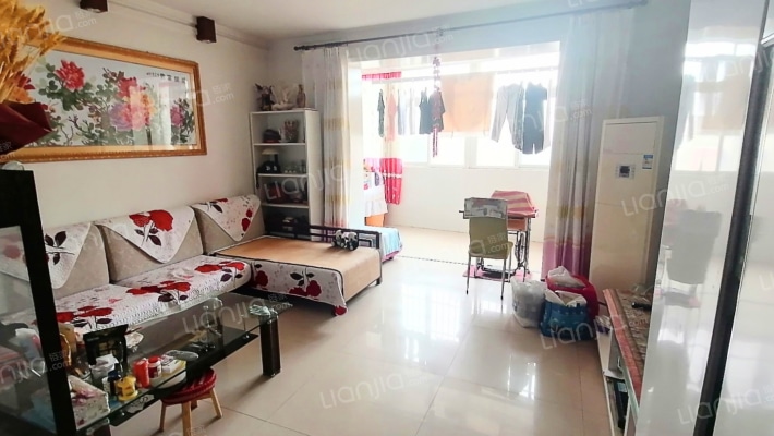 此房有本满五年，房本交易，南北通透格局，-客厅