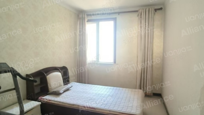 水岸花城小三居·精装修·大社区·集体供暖-卧室C