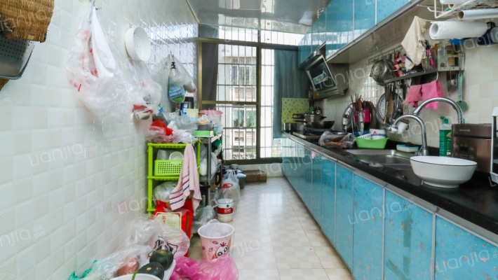 福江花园小区 6室交通便利 小区环境干净舒适 适合居住-厨房