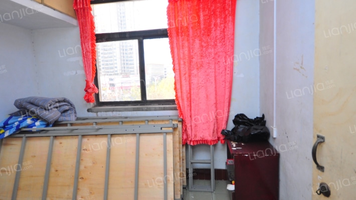 房子位于七一路市中Xi 房屋干净整洁  随时看房-卧室B