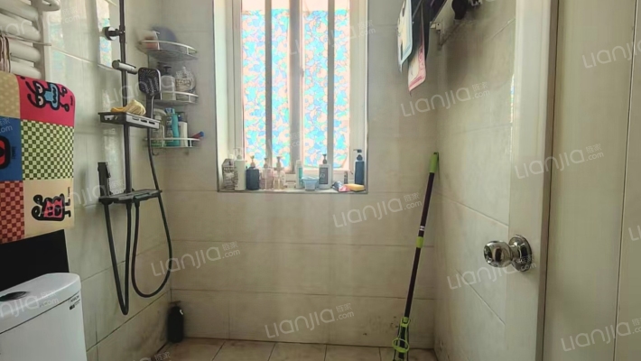 学园小区 3室2厅 南 北-卫生间