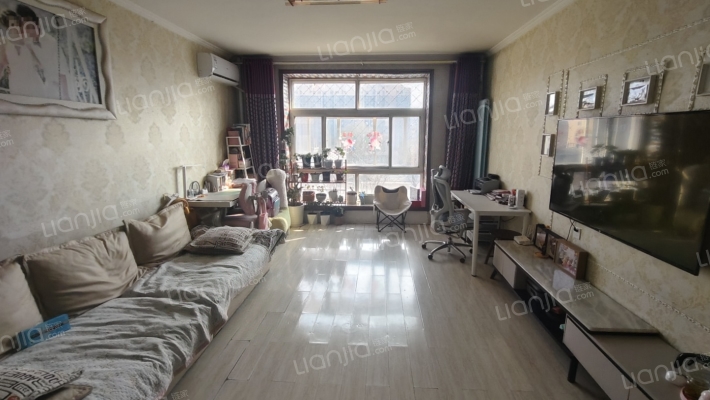 南北通透2居室，板楼中高层，集中供暖，二康南侧，-客厅