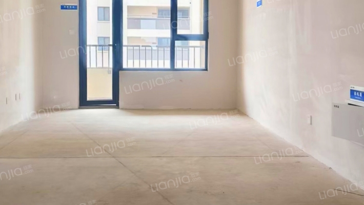 此房有本，南北通透，毛坯交付，随心装修，好楼层-客厅