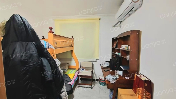 房子格局户型方正      采光全天-卧室A