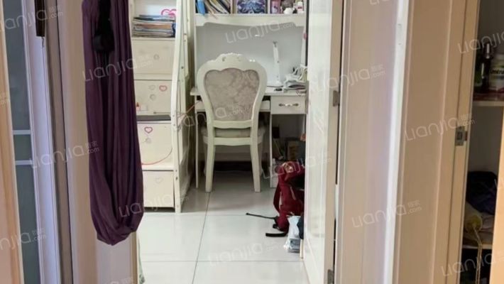 水岸花城，从此枕水而眠，揽四季河景。清晨与自然相拥-卧室B