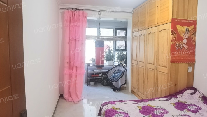 水岸花城精装两居室，大社区集体供暖，交通便利-卧室A