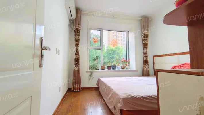 新上香邑溪谷 南北通透三居室 业主诚意出售-卧室A