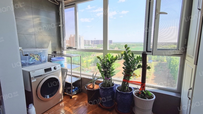 天地新城，小两居，南北通透，一梯两户-阳台