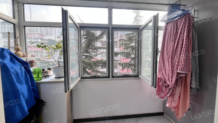 南北通透两居室 满五税费低 停车方便户型方正-阳台