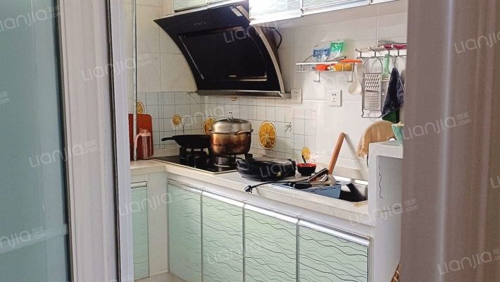 本小区是十八局三处家属院，单位建房，停车方便-厨房