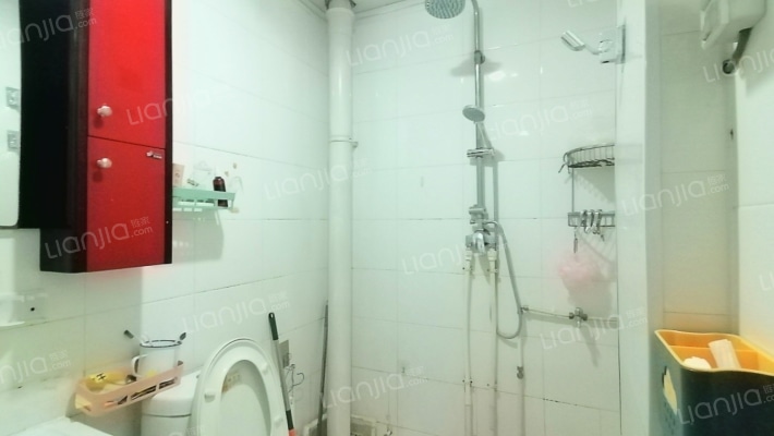 火车站 南北通透两居 带地下室靠谱出售-卫生间