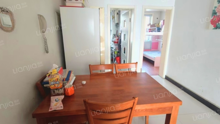 集体供暖...精装修自住 出门就是公园-餐厅