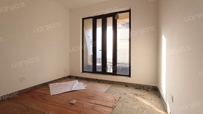 高铁商圈 鸿坤叠拼别墅 一层花园地下一层和下沉花园-卧室C