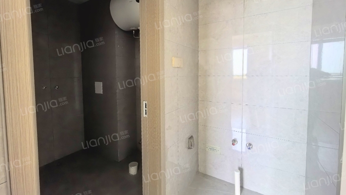 南北通透两居室，离物业方便，离东门近-卫生间