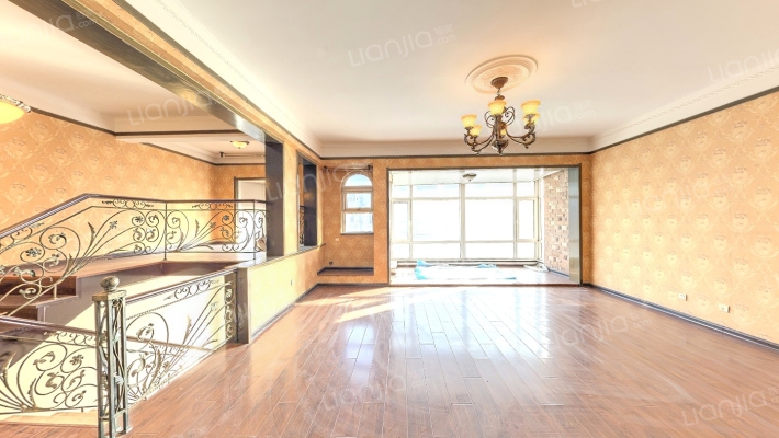 香格蔚蓝B区二手房实景图