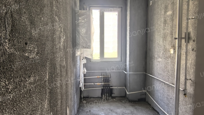 838总站边 地质局单位房，南北通透三在毛坯出售-厨房