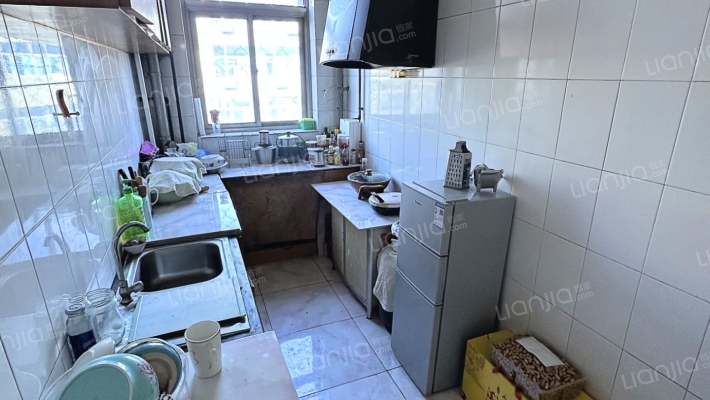 二康西侧，南北通透三居，次顶层，范阳路沿线-厨房