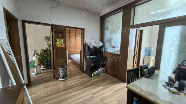 松林店商圈 凌云家属院 南北通透三居出售-客厅