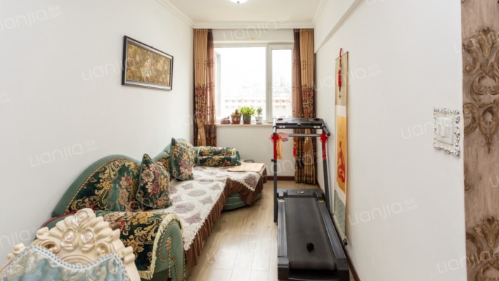 聚隆C区二手房实景图