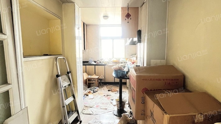 物探四号院小三居中间楼层采光无遮挡-厨房