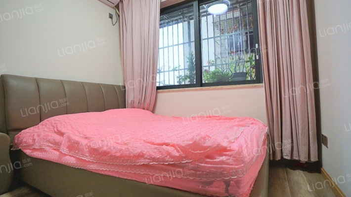 南岸长江之滨B区带车位，精装3房，安装地暖和水暖-卧室B