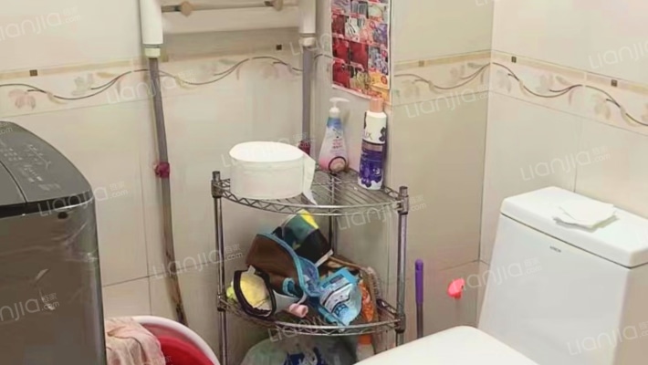 房本满五，南北通透，跃层，有小房。。。。。。。。。-卫生间A