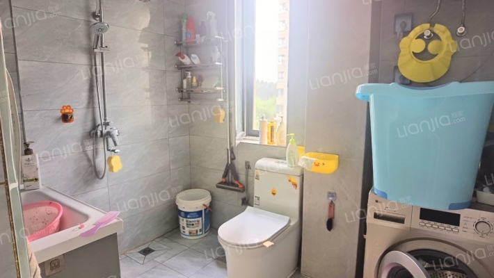 水岸花城，一线河景美宅，标准现房，即买即住-卫生间