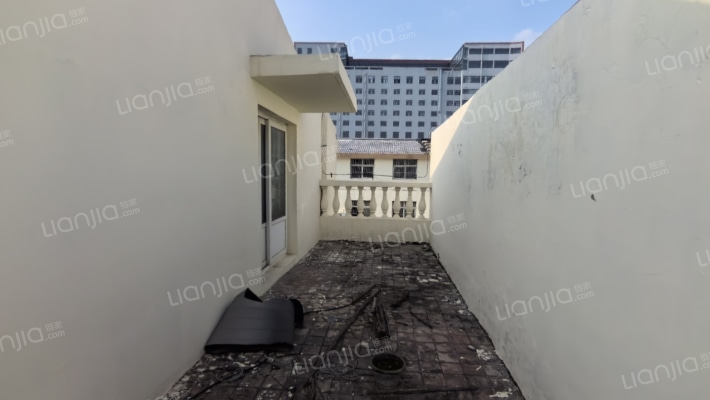 范阳主路 二康旁 停车方便 满五年 有露台-露台