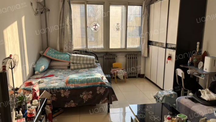 东兴小区，正规一居室，集中供暖，生活成本低-客厅