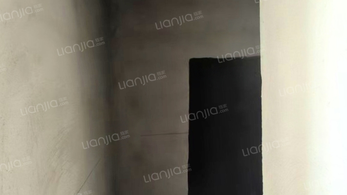 急售三利C区朝南两居，毛坯满二，价格33万可小叨。-卫生间