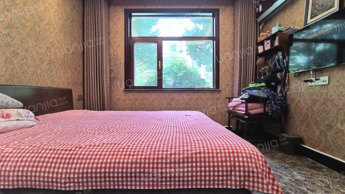 一，二层带院，精装修，红木家具一并走-卧室B